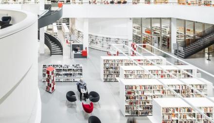 Innenansicht der Stadt- und Landesbibliothek