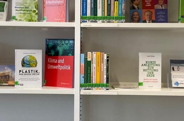 Regal Klimabibliothek