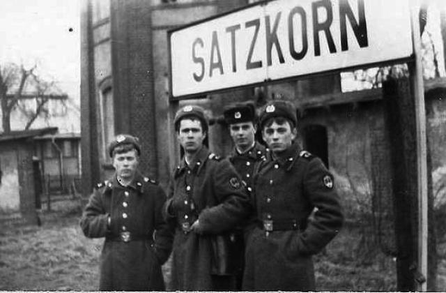 Soldaten am Wasserturm 