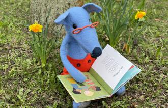 Lupe liest, Foto: SLB/Okrent Lupe liest, Foto: SLB/Okrent