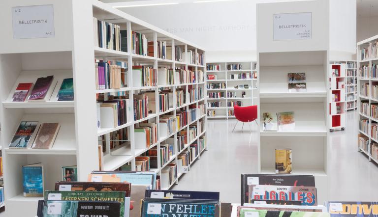 Leere Bibliothek Leere Bibliothek