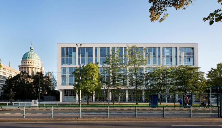 Das Bildungsforum Potsdam am Platz der Einheit