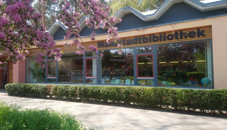 Zweigbibliothek Waldstadt im Frühjahr