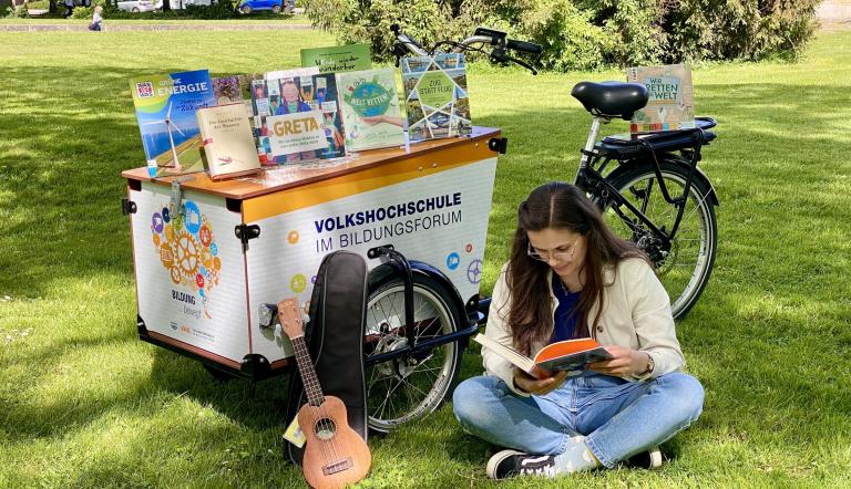Lesen im Park, Foto: Nicole Wagner, Lizenz: SLB